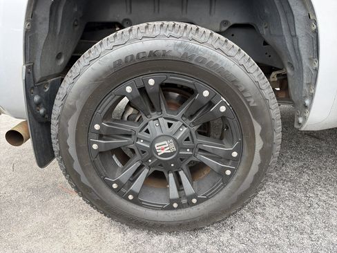 Used 2017 Toyota Tundra SR5 w/ SR5 Upgrade Package RWD image 9
