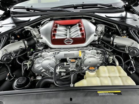 Used 2015 Nissan GT-R Premium AWD/4WD image 12