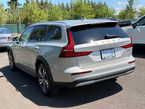 Used 2025 Volvo V60 B5 Cross Country Plus AWD/4WD image 6