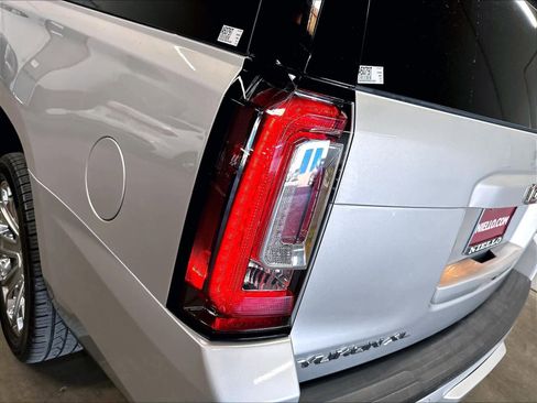 Used 2017 GMC Yukon XL SLT AWD/4WD image 30