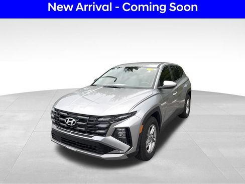 Certified 2025 Hyundai Tucson SE FWD image 2