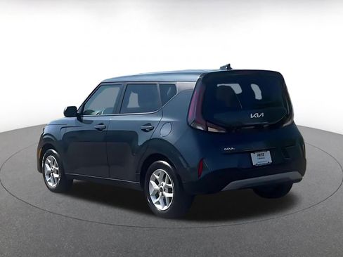 Used 2025 Kia Soul LX w/ LX Technology Package FWD image 10