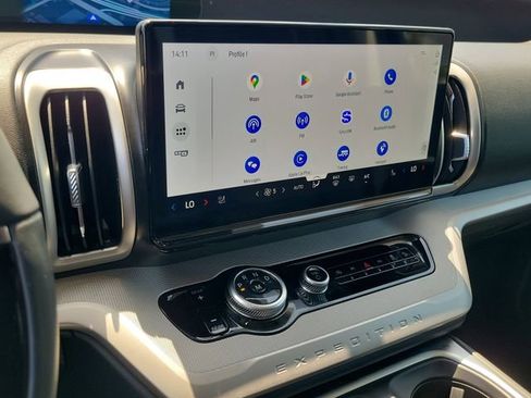 Certified 2025 Ford Expedition Active AWD/4WD image 8