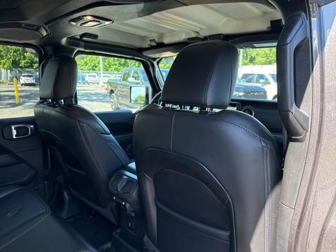 Used 2023 Jeep Wrangler Unlimited Sahara AWD/4WD image 23