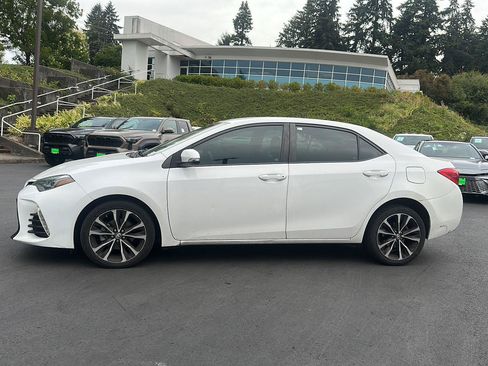 Used 2017 Toyota Corolla SE w/ Carpet Mat Package (TMS) FWD image 6