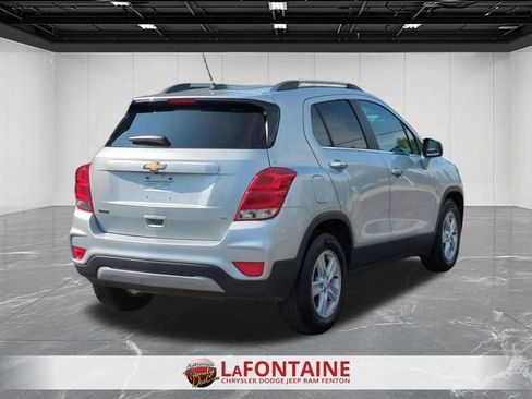 Used 2020 Chevrolet Trax LT w/ LT Convenience Package FWD image 5