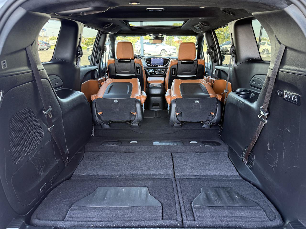 Used 2024 Chrysler Pacifica Pinnacle FWD image 57