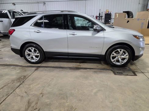 Used 2021 Chevrolet Equinox Premier w/ LPO, Floor Liner Package AWD/4WD image 9