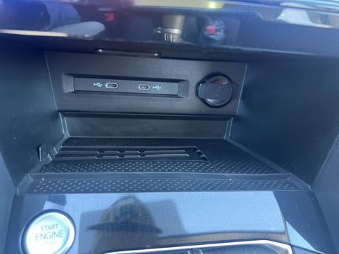 New 2025 Volkswagen Taos SE image 22