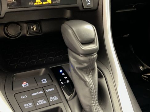 Used 2025 Toyota RAV4 LE AWD/4WD image 22