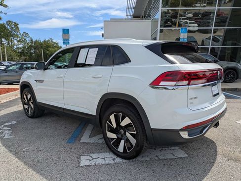 Certified 2024 Volkswagen Atlas Cross Sport SE FWD image 4