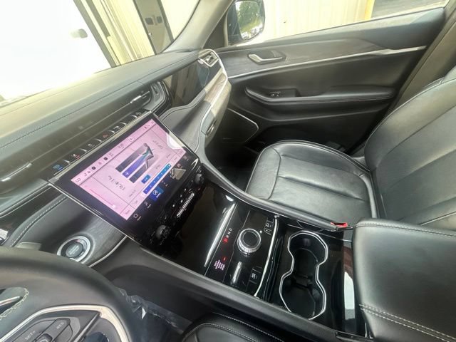 Used 2022 Jeep Grand Cherokee Limited 4xe w/ Luxury Tech Group II AWD/4WD image 25