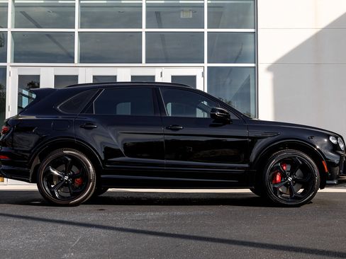 Used 2024 Bentley Bentayga image 5