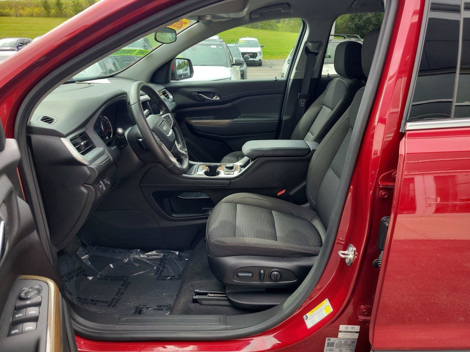 Used 2023 GMC Acadia SLE w/ Driver Convenience Package FWD image 16
