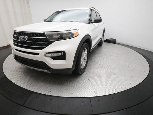 Used 2023 Ford Explorer XLT w/ Equipment Group 202A AWD/4WD image 12