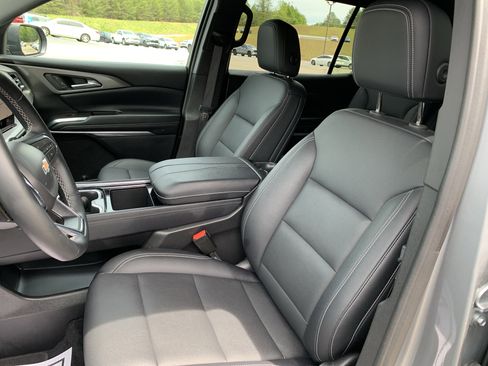 Used 2025 Chevrolet Traverse LT FWD image 22