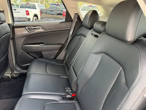 Used 2025 Kia Sportage EX FWD image 11