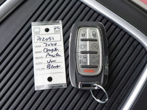 Used 2024 Chrysler Pacifica Touring-L FWD image 34
