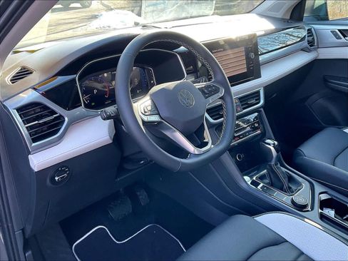 New 2026 Volkswagen Taos SEL image 9