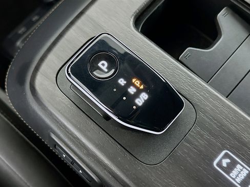 Used 2025 Nissan Ariya FWD image 25