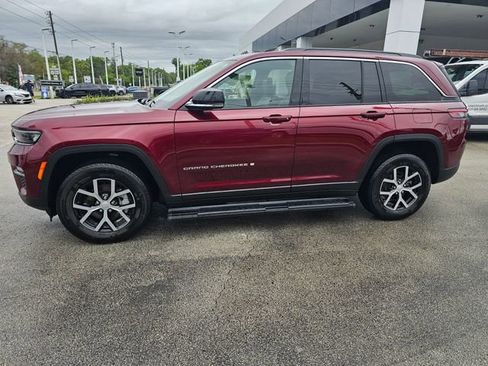 Used 2025 Jeep Grand Cherokee Limited w/ Trailer Tow Package AWD/4WD image 2