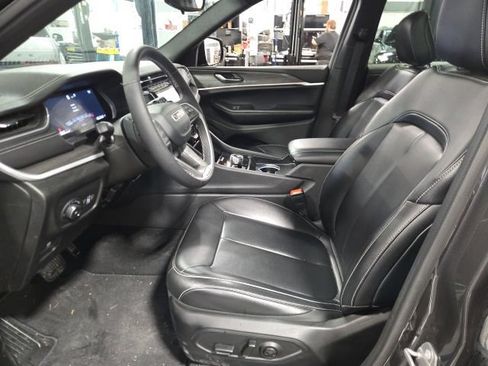 Used 2024 Jeep Grand Cherokee Limited AWD/4WD image 13