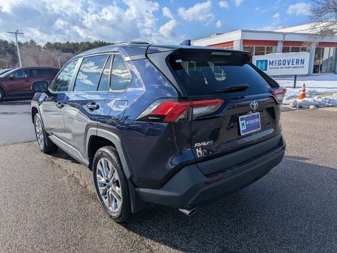 Used 2022 Toyota RAV4 XLE Premium image 3