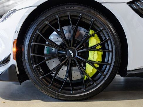 Used 2023 Aston Martin V8 Vantage Coupe RWD image 45