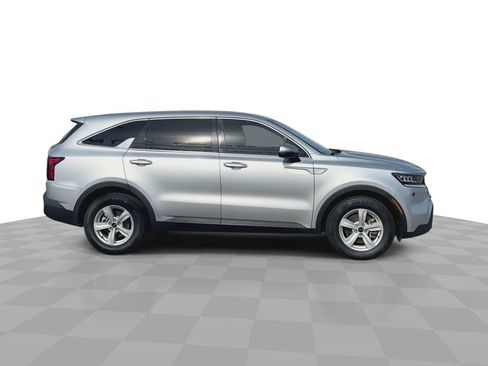 Used 2021 Kia Sorento LX image 10
