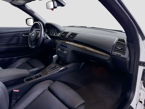 Used 2010 BMW 135i Convertible image 28