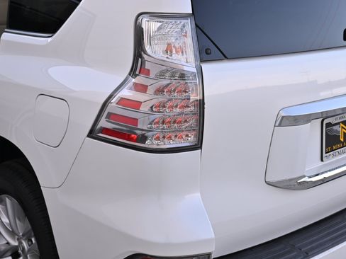 Used 2015 Lexus GX 460 w/ Premium Package AWD/4WD image 33