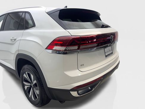 Used 2025 Volkswagen Atlas Cross Sport SE FWD image 19