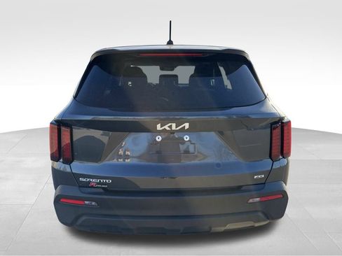 Used 2023 Kia Sorento LX image 6