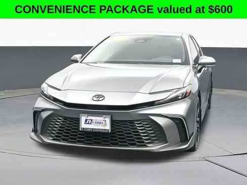 Used 2025 Toyota Camry SE w/ Convenience Package image 2