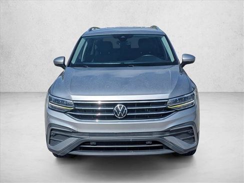 Used 2022 Volkswagen Tiguan SE AWD/4WD image 2
