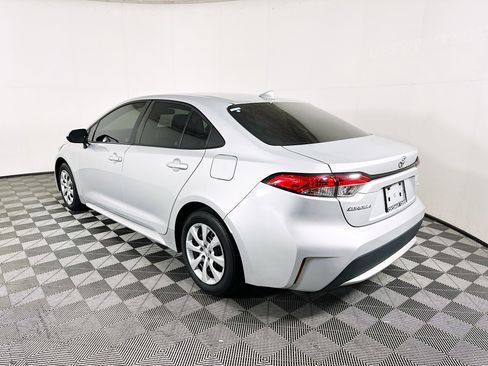 Used 2022 Toyota Corolla LE image 5
