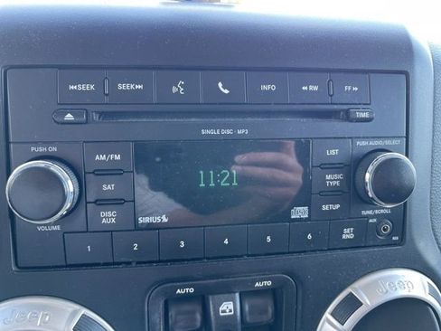 Used 2011 Jeep Wrangler Unlimited Sahara w/ Dual Top Group AWD/4WD image 18