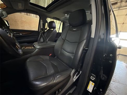 Certified 2020 Cadillac Escalade Luxury w/ Escalade Sport Edition image 11