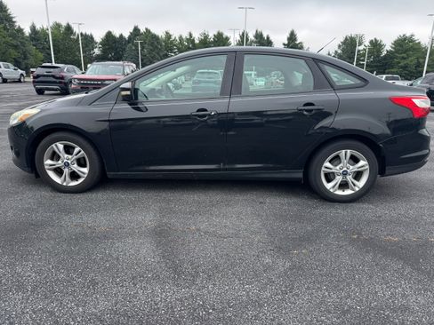 Used 2013 Ford Focus SE FWD image 2
