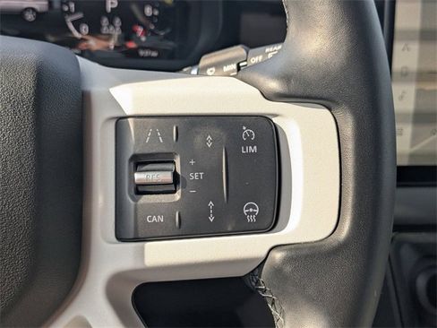 Used 2025 Land Rover Defender 130 X-Dynamic SE image 24