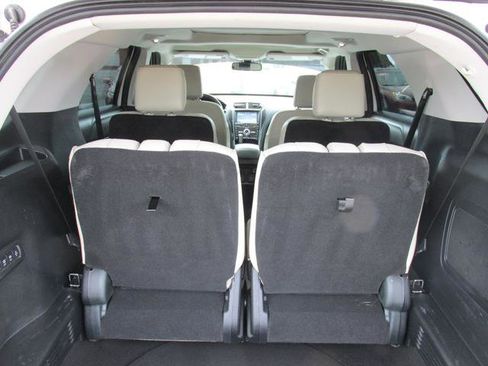 Used 2018 Ford Explorer Platinum AWD/4WD image 7