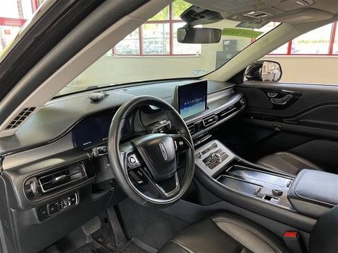 Used 2023 Lincoln Aviator AWD image 18