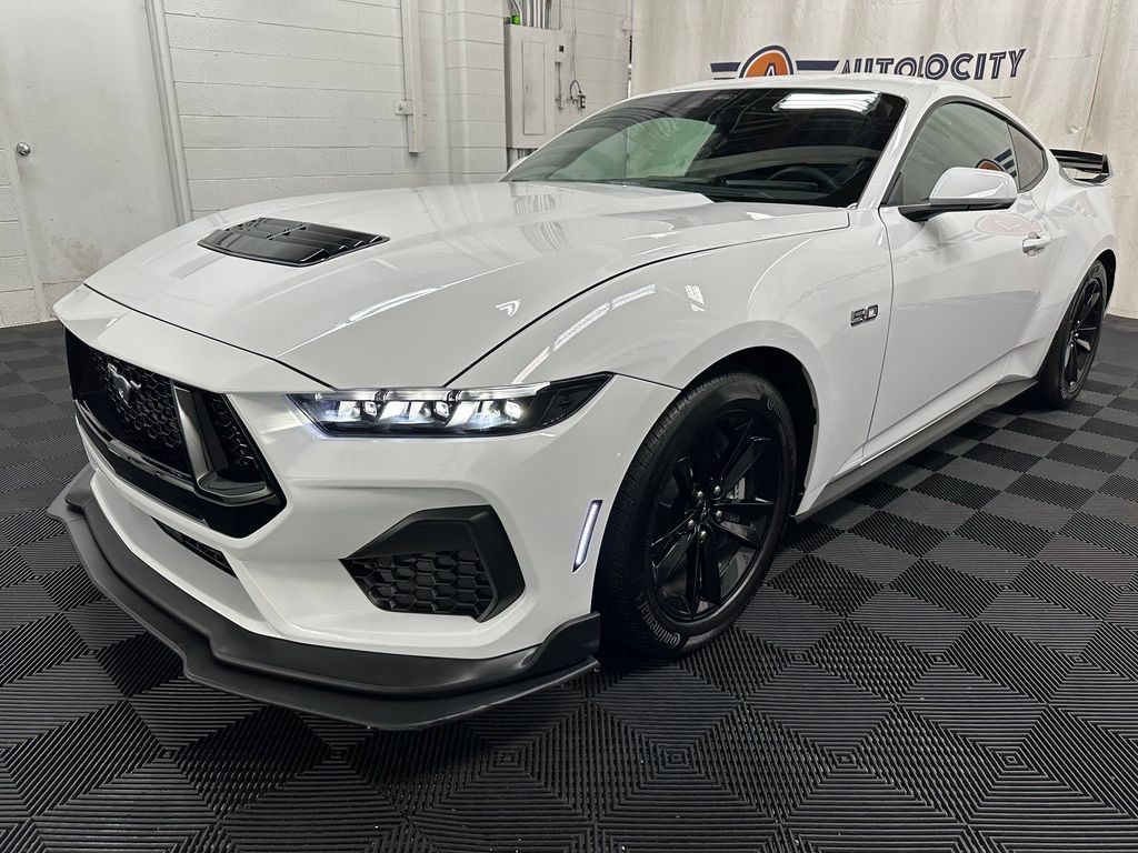 Used 2025 Ford Mustang GT RWD image 4