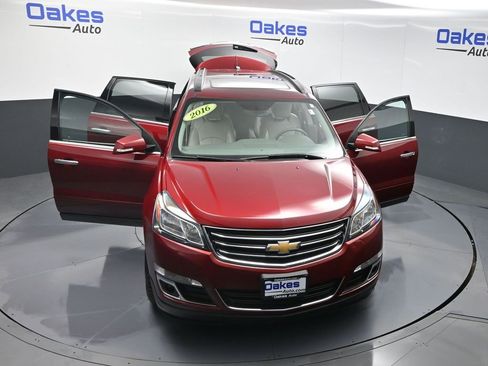 Used 2016 Chevrolet Traverse LT image 60