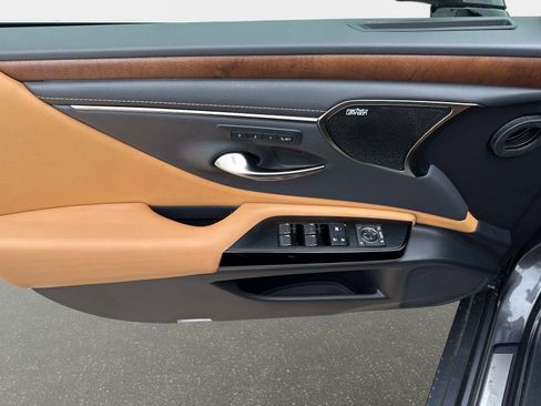 Used 2022 Lexus ES 350 Ultra Luxury w/ Accessory Package 2 image 14