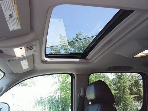 Used 2013 Chevrolet Suburban LT w/ Suspension Package, Off-Road AWD/4WD image 22