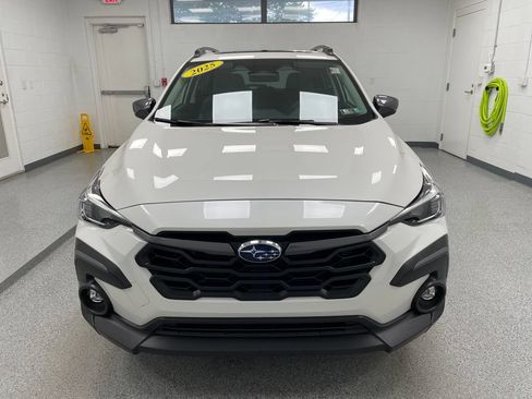 Used 2025 Subaru Crosstrek 2.5i Limited AWD/4WD image 2