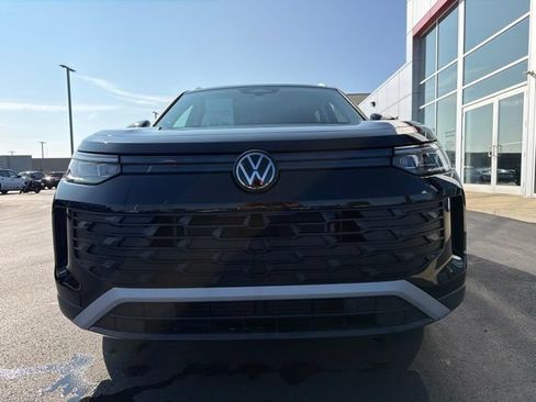 Used 2025 Volkswagen Tiguan S FWD image 2