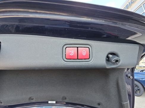 Used 2018 Mercedes-Benz E 300 E 300 image 24