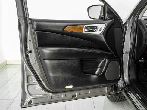 Used 2020 Nissan Pathfinder Platinum AWD/4WD image 41